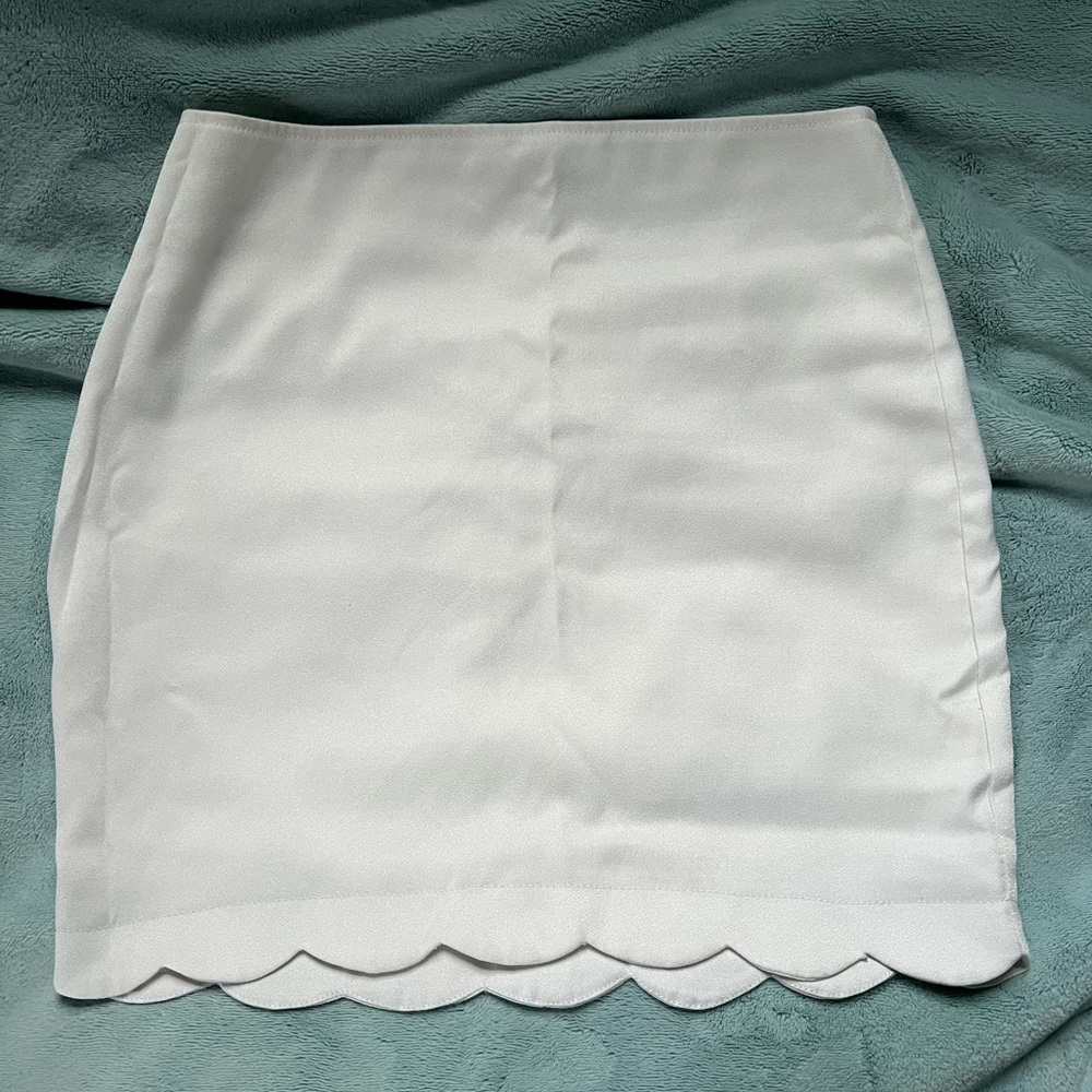 Scalloped mini skirt